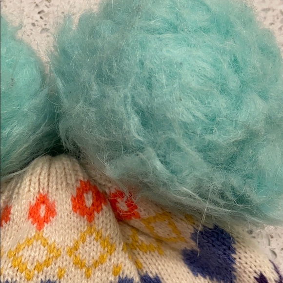 Baby Gap Knit Hat with Pom Pom detail - Picture 4 of 7